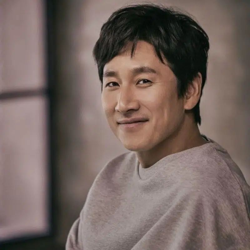 ประวัติ อีซอนคยุน (lee Sun Kyun) เสียชีวิตแล้ว